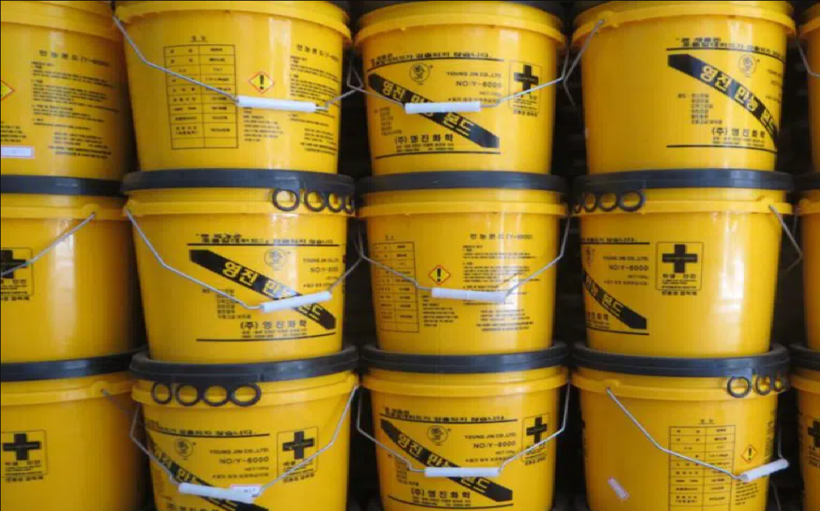 Chuẩn bị đầy đủ lượng keo dán chuyên dụng để dán sàn