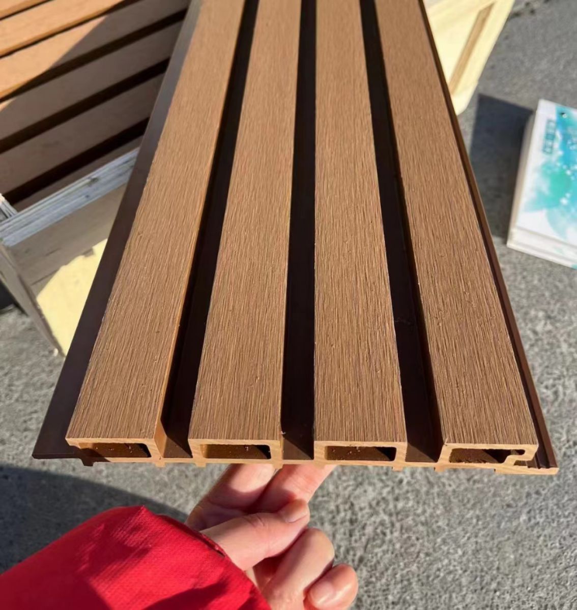 Tấm lam sóng ốp tường là gì?