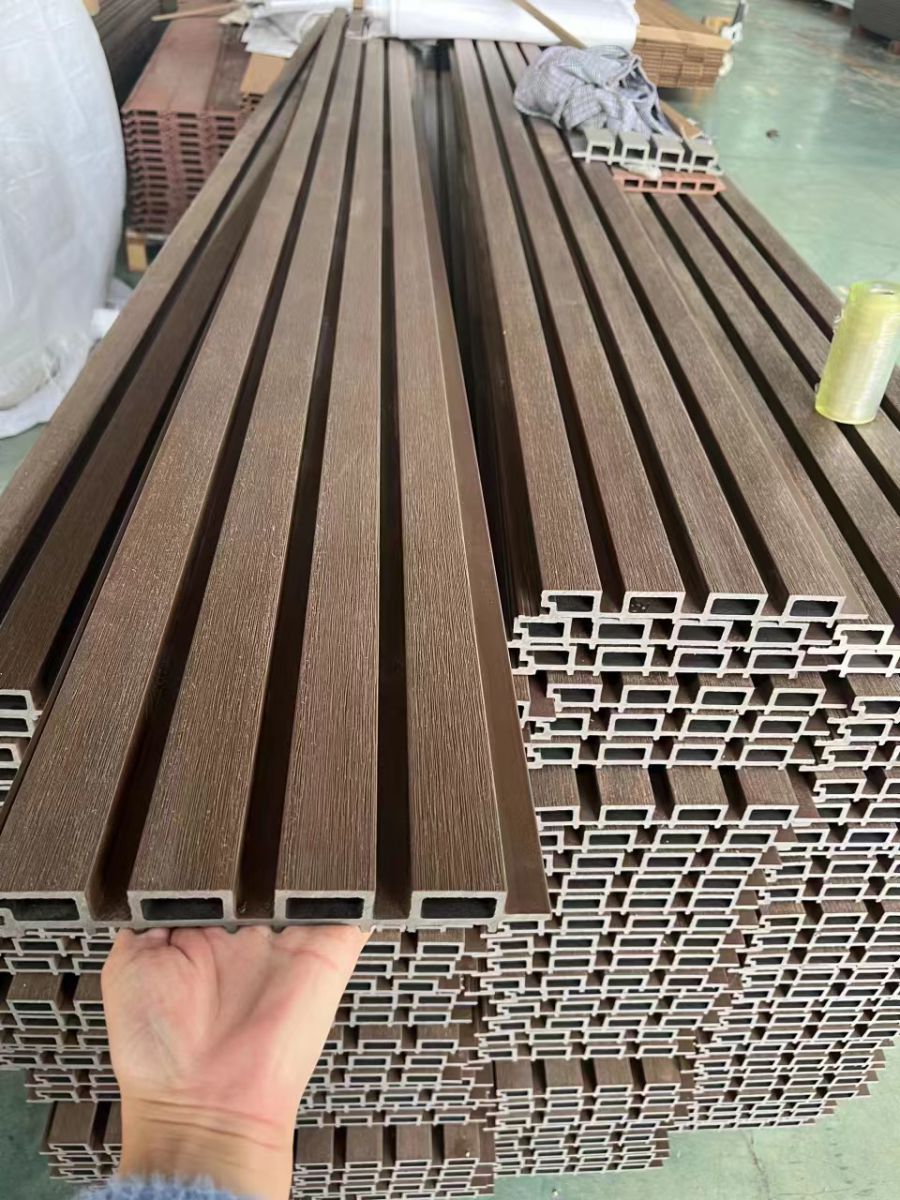 Tấm lam sóng ốp tường là loại vật liệu trang trí nội thất mới hiện nay