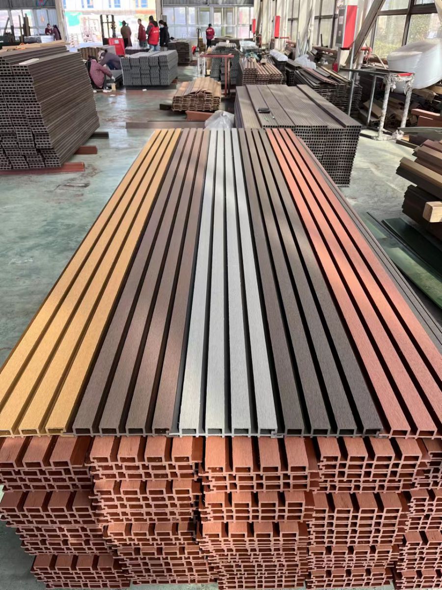 Giá tấm ốp lam sóng hiện nay là bao nhiêu?