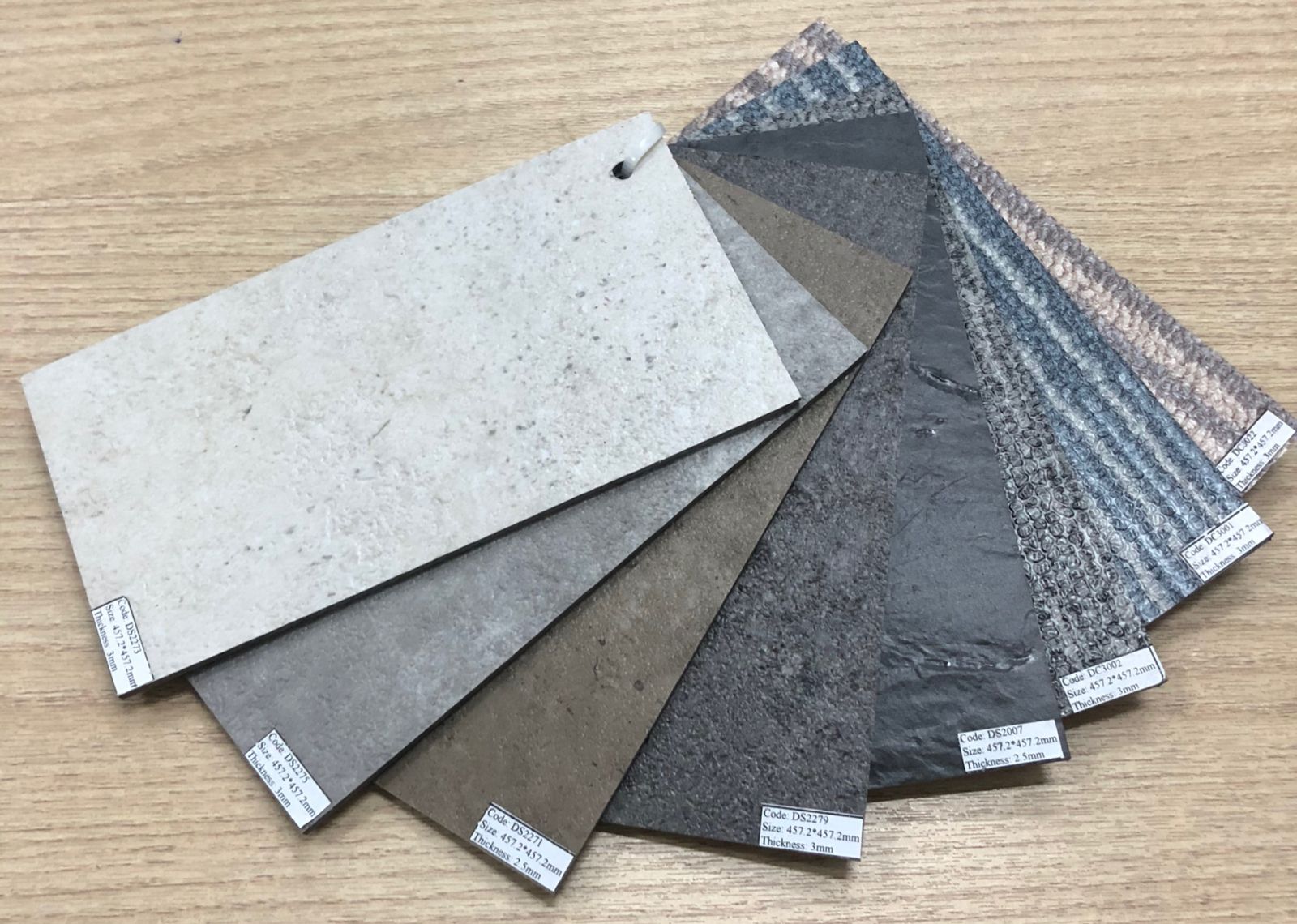 Sàn nhựa vân bê tông có đa dạng màu sắc và họa tiết