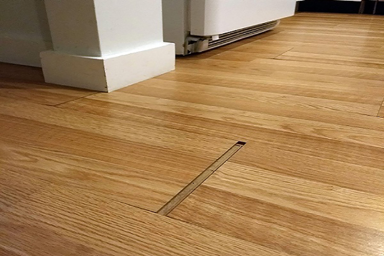 Nhiệt độ giảm đột ngột khiến các tấm sàn co ngót