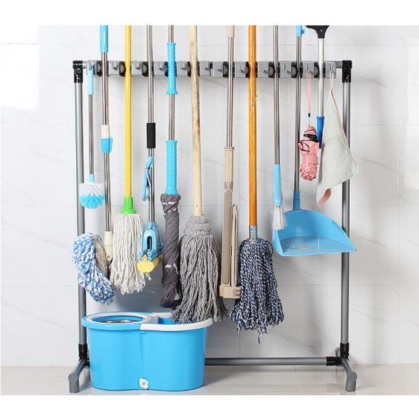 Sử dụng bộ dụng cụ lau sàn chuyên dụng