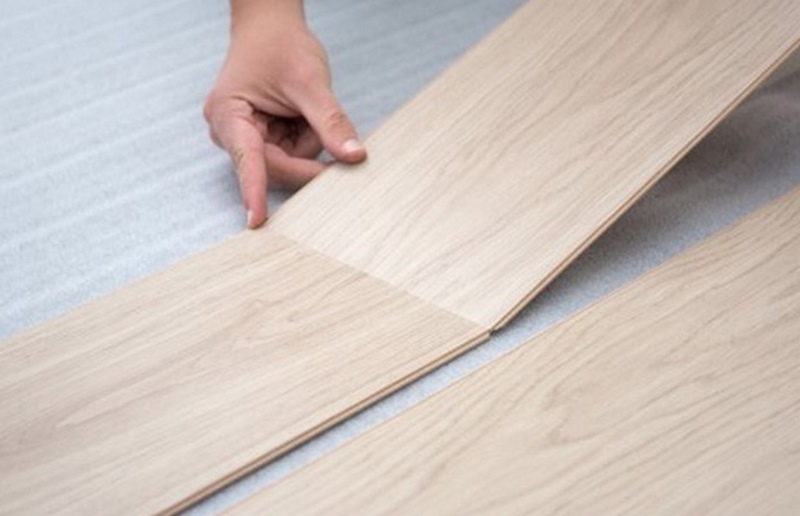 Cách tháo sàn nhựa dán keo ngay tại nhà