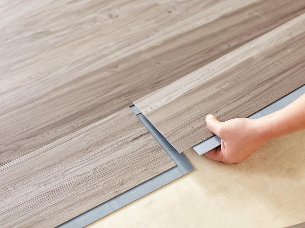 Sàn nhựa hèm khóa dễ bị gãy khi di chuyển