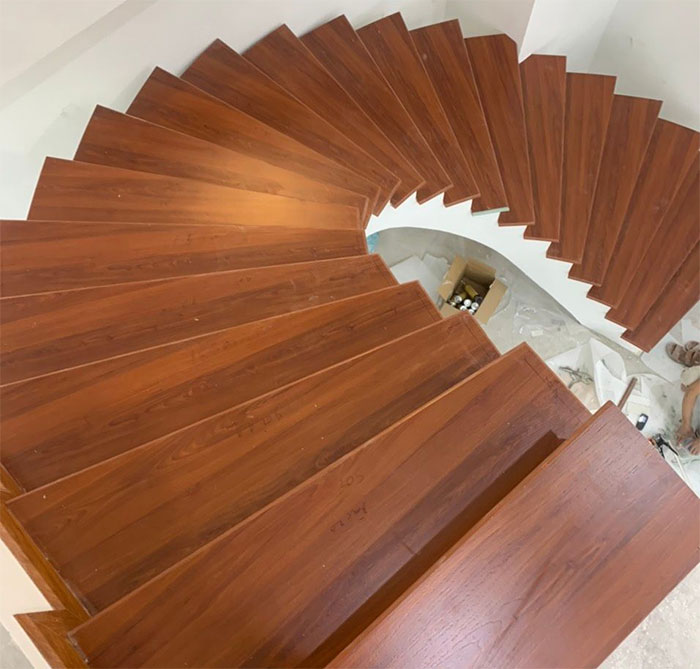 Mẫu mã đa dạng và họa tiết rất giống gỗ tự nhiên