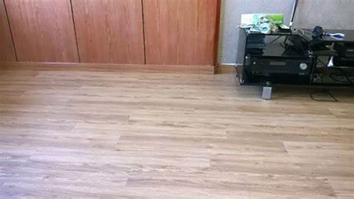 Dễ bạc màu khi tiếp xúc với ánh nắng ở cường độ cao