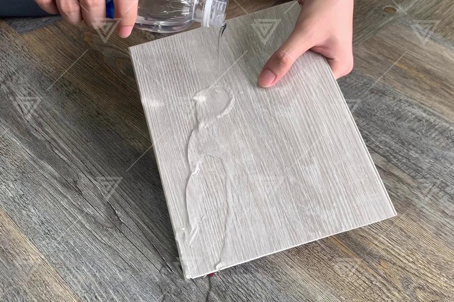 Sàn nhựa hèm khóa giúp chống thấm nước hiệu quả