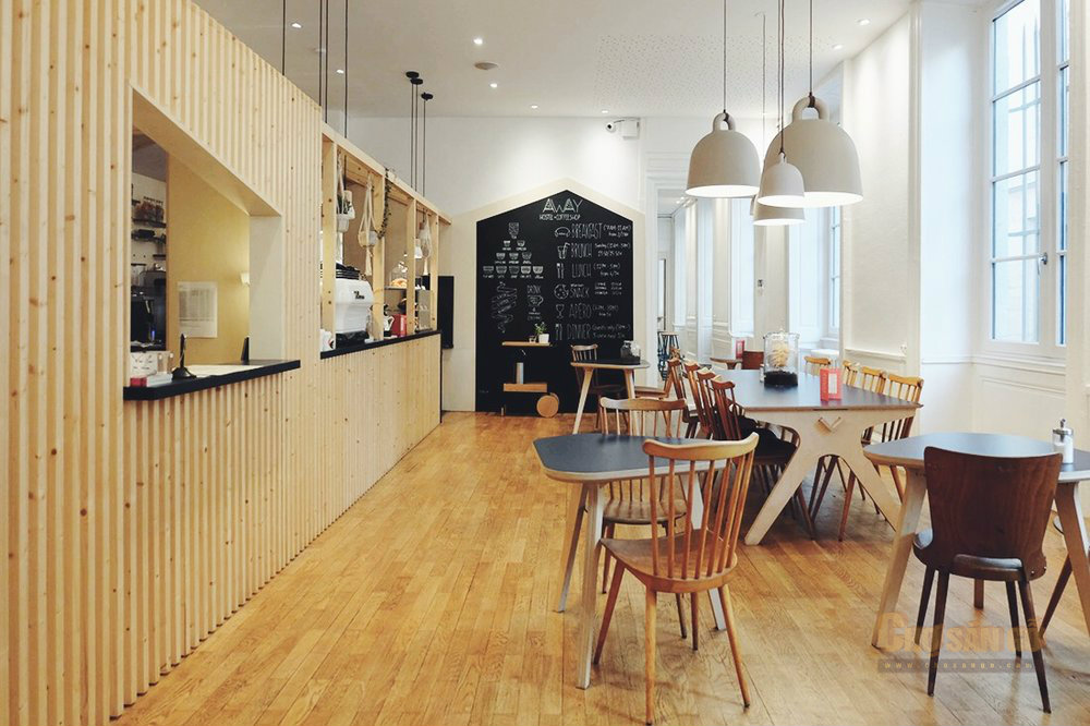 Quán cafe đảm bảo tính thẩm mỹ khi dùng sàn nhựa