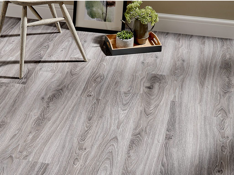 Sàn nhựa giả gỗ màu xám : Nâng tầm nội thất sang trọng