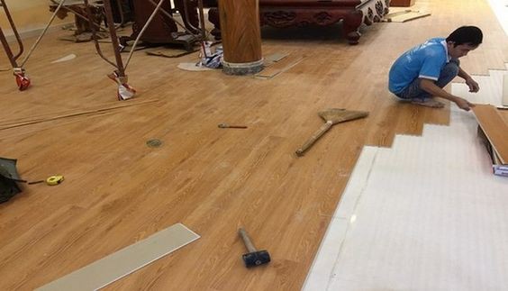 Hướng dẫn cách tháo sàn nhựa dán keo đơn giản và nhanh chóng tại nhà