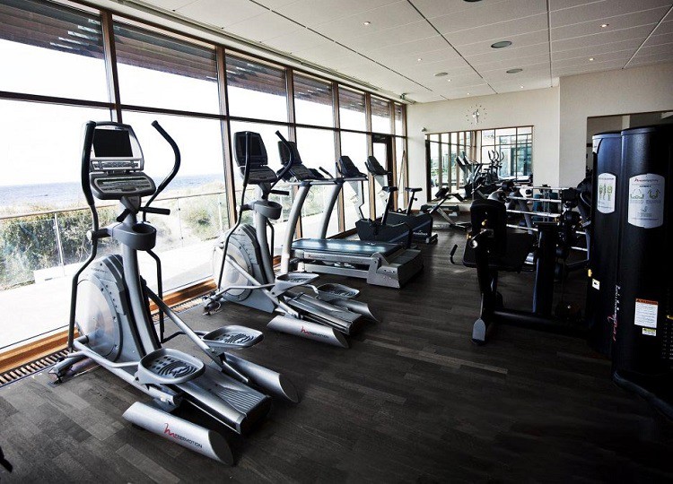 Máy chạy bộ có làm hỏng sàn nhựa không và cách khắc phục là gì?