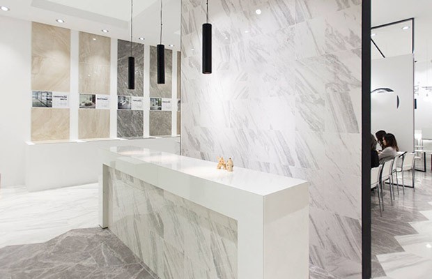 Ốp nhựa giả đá phòng khách có bền không: Lựa chọn đơn vị cung cấp uy tín