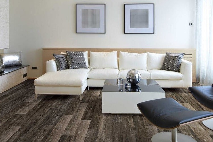 Sàn nhựa dán keo có tốt không? Lưu ý khi sử dụng sàn nhựa tự dán